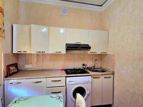 2 otaqlı köhnə tikili - Qara Qarayev m. - 68 m²