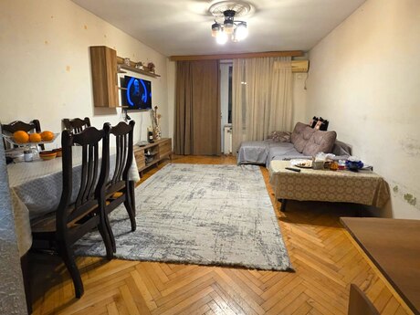 3 otaqlı köhnə tikili - Bakıxanov q. - 65 m²