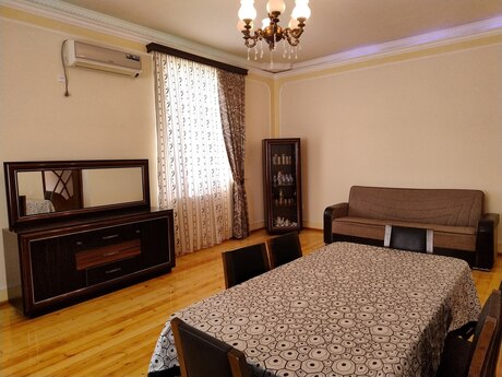 5 otaqlı həyət evi/bağ evi - Hökməli q. - 220 m²