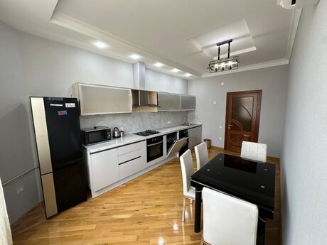 3 otaqlı yeni tikili - Şah İsmayıl Xətai m. - 190 m²