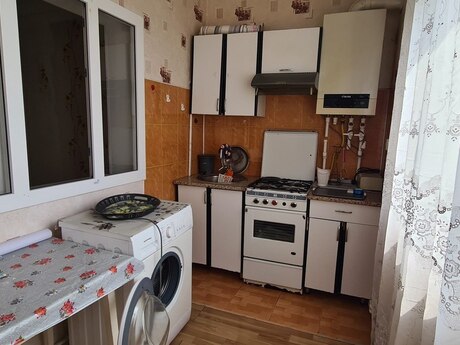 3 otaqlı köhnə tikili - 8-ci mikrorayon q. - 80 m²