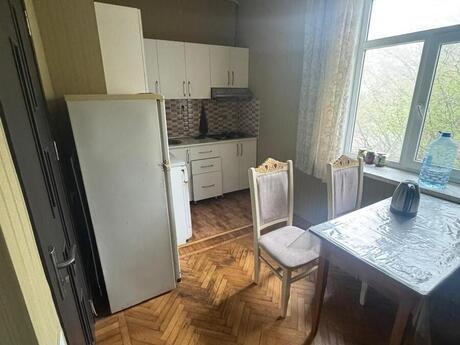 2 otaqlı köhnə tikili - Elmlər Akademiyası m. - 65 m²