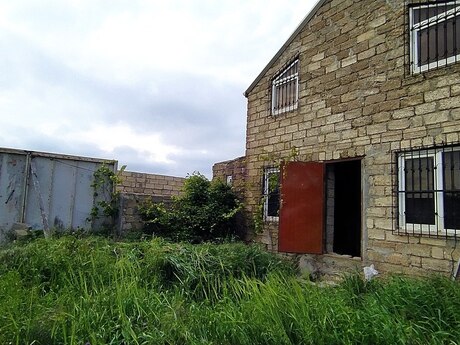 6 otaqlı həyət evi/bağ evi - Türkan q. - 110 m²