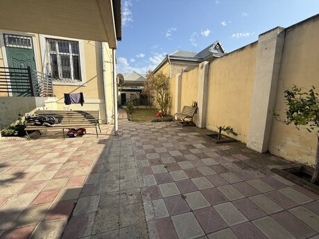 5 otaqlı həyət evi/bağ evi - Bakıxanov q. - 160 m²