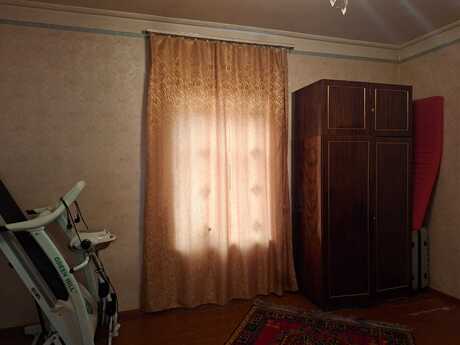 9 otaqlı həyət evi/bağ evi - Mərdəkan q. - 200 m²
