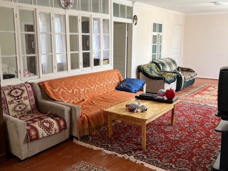 6 otaqlı həyət evi/bağ evi - Şamaxı - 80 m²