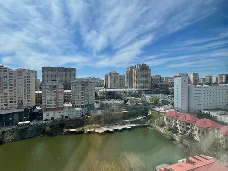 3-комнатная квартира, 135 м², İnşaatçılar: 300 000 ₼ 2