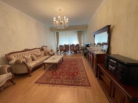 3-комнатная квартира, 135 м², İnşaatçılar: 300 000 ₼ 3
