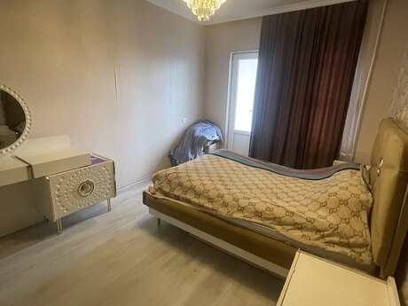 3 otaqlı köhnə tikili - Bakıxanov q. - 83 m²