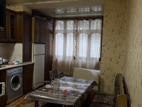 3 otaqlı köhnə tikili - Bakıxanov q. - 80 m²