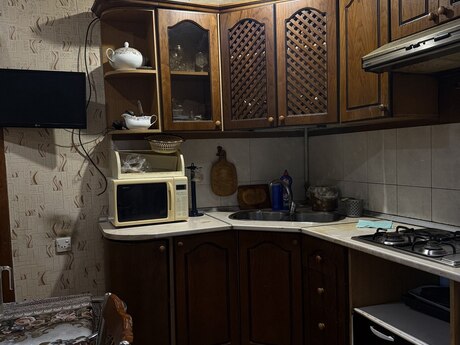 3 otaqlı köhnə tikili - Bakıxanov q. - 80 m²