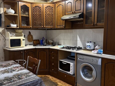 3 otaqlı köhnə tikili - Bakıxanov q. - 80 m²