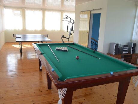 3 otaqlı həyət evi/bağ evi - Novxanı q. - 280 m²