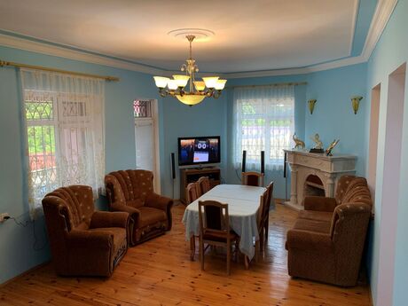 3 otaqlı həyət evi/bağ evi - Novxanı q. - 280 m²