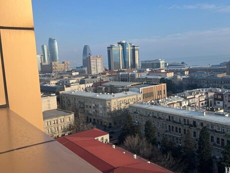 4-комн. новостройка - м. Сахил - 250 м²