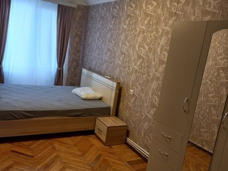 3 otaqlı köhnə tikili - Elmlər Akademiyası m. - 75 m²