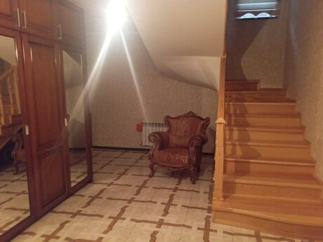 5 otaqlı həyət evi/bağ evi - Sulutəpə q. - 260 m²