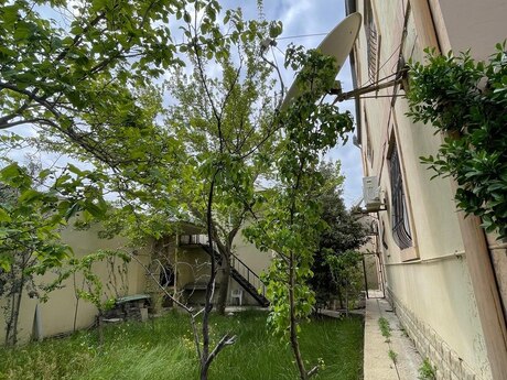 6 otaqlı həyət evi/bağ evi - Xocəsən m. - 450 m²