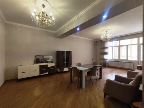 Obyekt - Nizami m. - 240 m²
