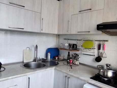 3 otaqlı köhnə tikili - Elmlər Akademiyası m. - 60 m²