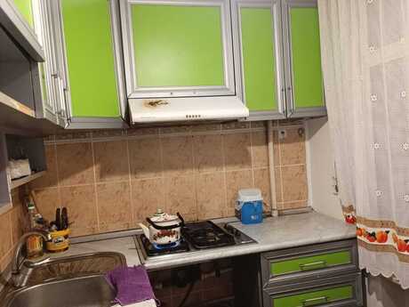 2 otaqlı köhnə tikili - İnşaatçılar m. - 50 m²