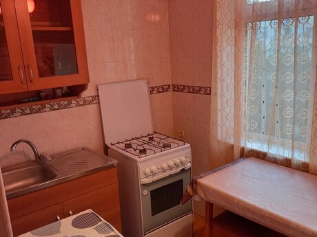 1 otaqlı köhnə tikili - Elmlər Akademiyası m. - 32 m²