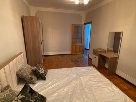 4 otaqlı köhnə tikili - İnşaatçılar m. - 85 m²