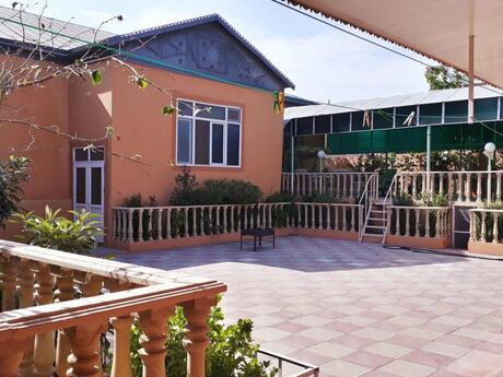 6 otaqlı həyət evi/bağ evi - Mərdəkan q. - 250 m²