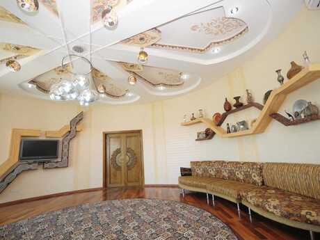 9 otaqlı həyət evi/bağ evi - Badamdar q. - 700 m²