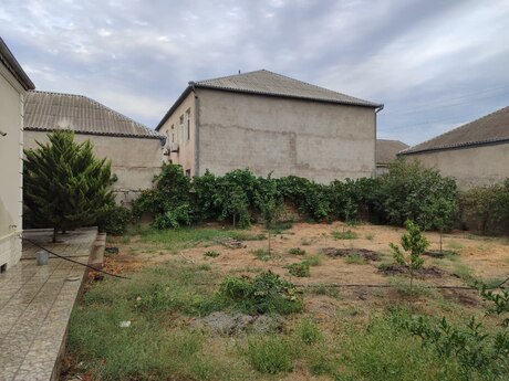 4 otaqlı həyət evi/bağ evi - Azadlıq Prospekti m. - 132 m²