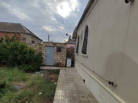 4 otaqlı həyət evi/bağ evi - Azadlıq Prospekti m. - 132 m²