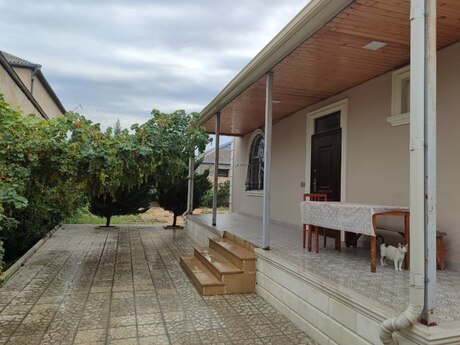 4 otaqlı həyət evi/bağ evi - Azadlıq Prospekti m. - 132 m²