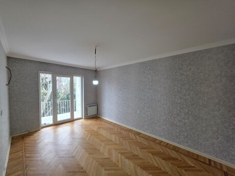3 otaqlı köhnə tikili - Elmlər Akademiyası m. - 75 m²