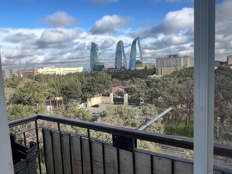 4 otaqlı köhnə tikili - Elmlər Akademiyası m. - 100 m²