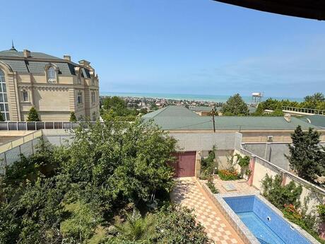 7 otaqlı həyət evi/bağ evi - Novxanı q. - 250 m²