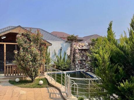 5 otaqlı həyət evi/bağ evi - Mərdəkan q. - 300 m²