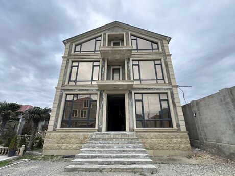 7 otaqlı həyət evi/bağ evi - Binəqədi r. - 390 m²