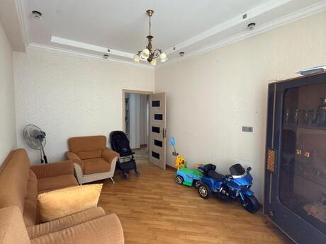 5 otaqlı yeni tikili - İnşaatçılar m. - 135 m²