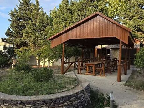 6 otaqlı həyət evi/bağ evi - Novxanı q. - 300 m²