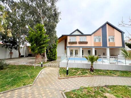 6 otaqlı həyət evi/bağ evi - Şüvəlan q. - 270 m²
