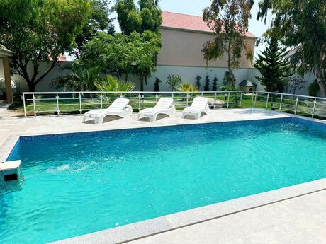 6 otaqlı həyət evi/bağ evi - Şüvəlan q. - 270 m²