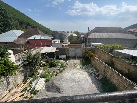 7 otaqlı həyət evi/bağ evi - Şəki - 330 m²