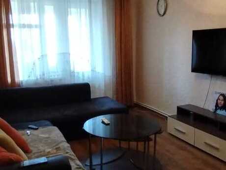 3 otaqlı köhnə tikili - Elmlər Akademiyası m. - 60 m²