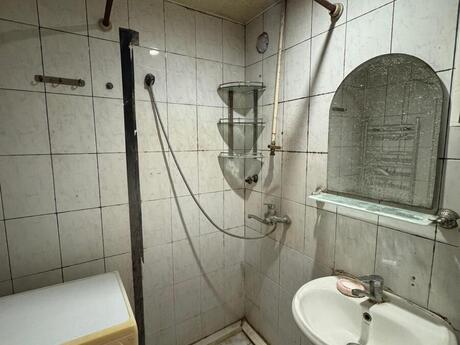 2 otaqlı köhnə tikili - Elmlər Akademiyası m. - 42 m²