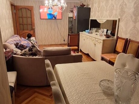 3 otaqlı köhnə tikili - Qara Qarayev m. - 67 m²