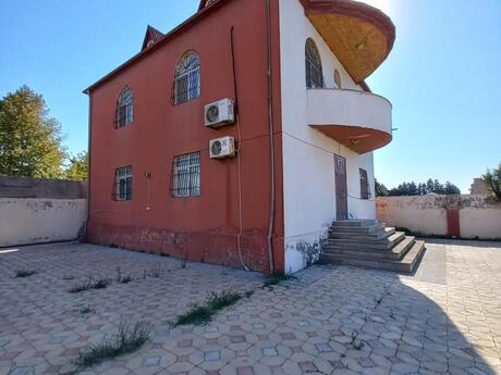 4 otaqlı həyət evi/bağ evi - Görədil q. - 210 m²