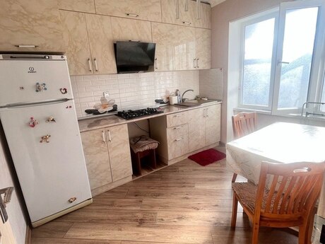 3 otaqlı köhnə tikili - İnşaatçılar m. - 75 m²