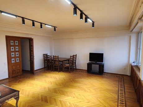 2 otaqlı köhnə tikili - Nəsimi r. - 80 m²