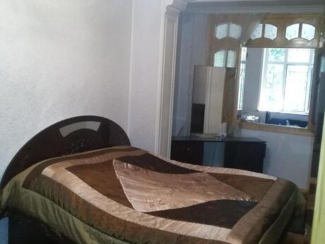 3 otaqlı köhnə tikili - Bakıxanov q. - 70 m²