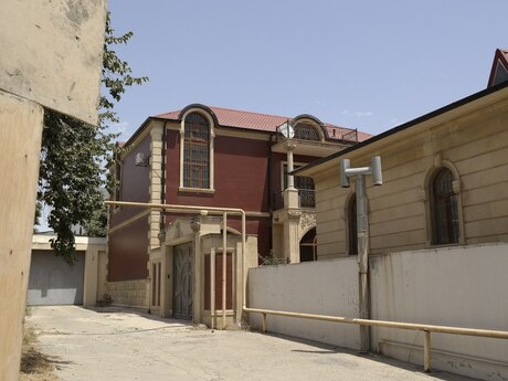 8 otaqlı həyət evi/bağ evi - Həzi Aslanov q. - 311 m²